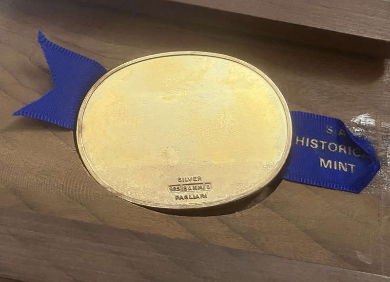 Verenigde Suid Afrika Commemorative Silver Medallion in Wooden Case. 39.3g, of .925 Sterling Silver.