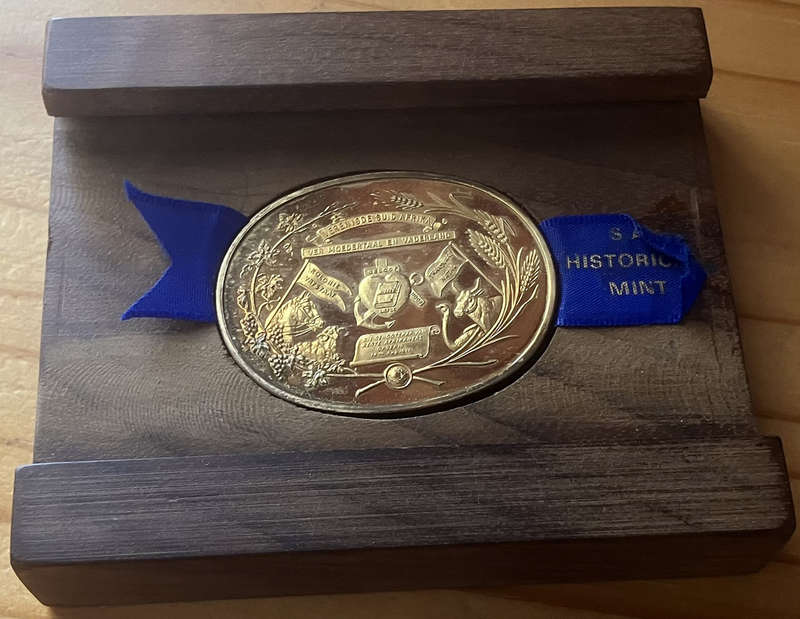 Verenigde Suid Afrika Commemorative Silver Medallion in Wooden Case. 39.3g, of .925 Sterling Silver.