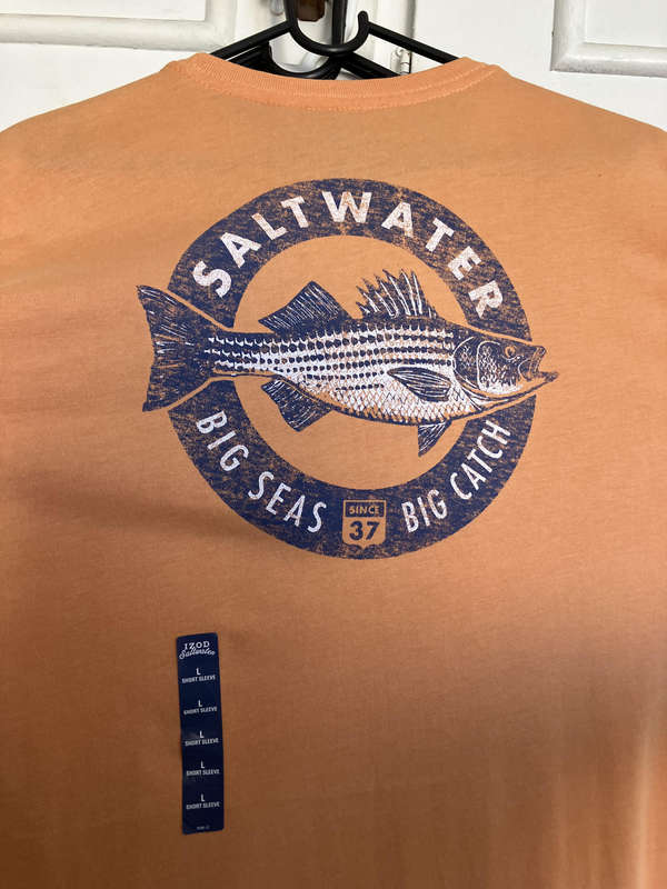 IZOD Saltwater Big Seas Big Catch Men's T-Shirt. Size: Large New with Tags. Imported from USA.