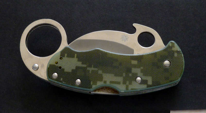 Spyderco Karahawk - Emerson Wave Folding Karambit - Civilian Camo - VG-10 - Seki City-Japan