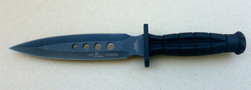 COLUMBIA (USA) SABER HUNTING KNIFE DAGGER No. 5528A. LENGTH 30cm.