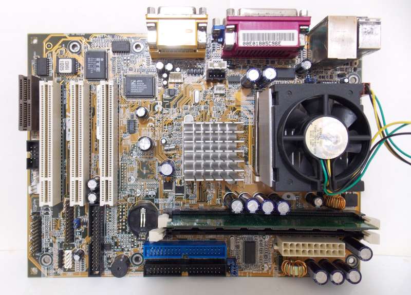 Asus CUSI-M Socket 370 Intel Pentium III 800Mhz 128mb RAM (2002)