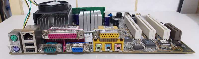 Asus CUSI-M Socket 370 Intel Pentium III 800Mhz 128mb RAM (2002)