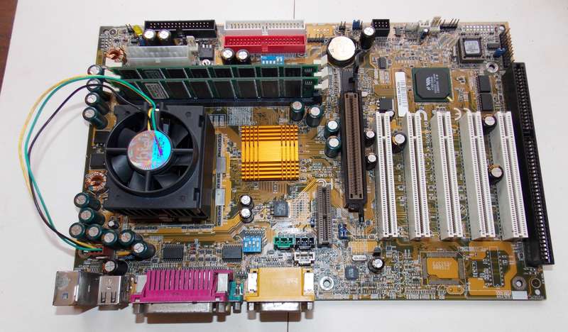 Gigabyte GA-6VX7B-4X Rev 3.2 Pentium III 1000Mhz 256mb RAM (2000)