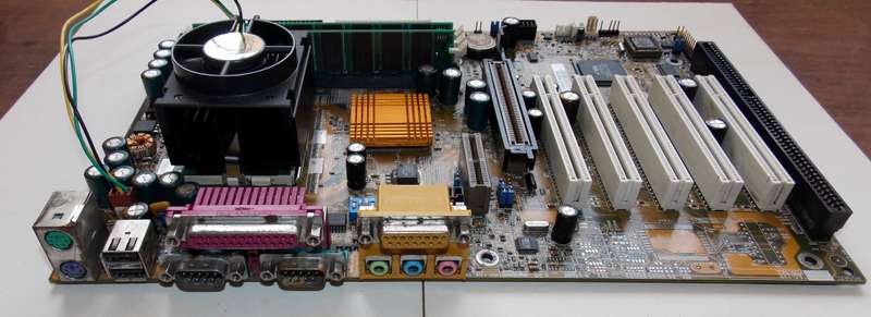 Gigabyte GA-6VX7B-4X Rev 3.2 Pentium III 1000Mhz 256mb RAM (2000)