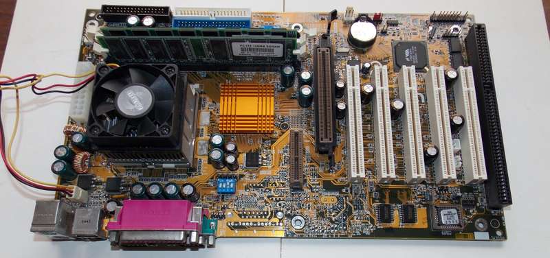 Gigabyte GA-6VXC7-4X Rev 3.0 Pentium III 1000Mhz 256mb RAM (2000)