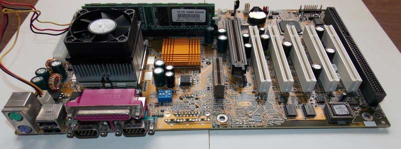 Gigabyte GA-6VXC7-4X Rev 3.0 Pentium III 1000Mhz 256mb RAM (2000)