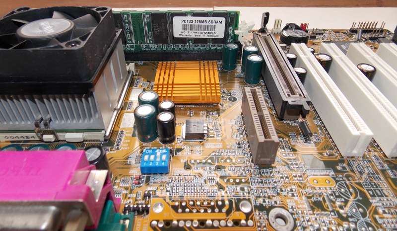 Gigabyte GA-6VXC7-4X Rev 3.0 Pentium III 1000Mhz 256mb RAM (2000)