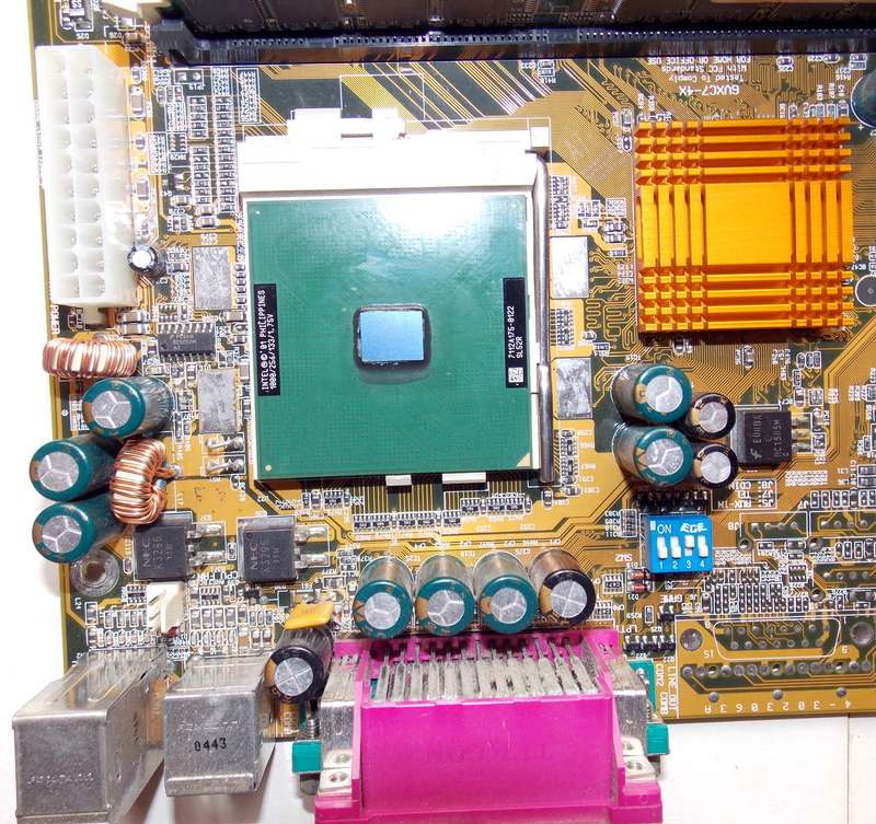 Gigabyte GA-6VXC7-4X Rev 3.0 Pentium III 1000Mhz 256mb RAM (2000)