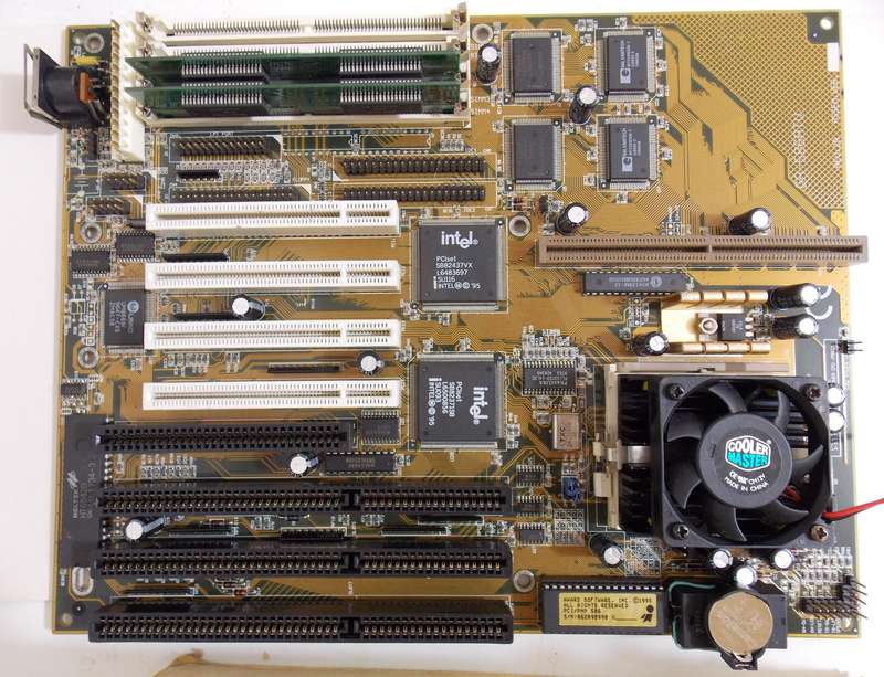 Gigabyte GA-586ATV Intel Pentium 200Mhz 16mb RAM (1996)
