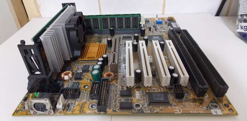 Gigabyte GA-6VA AT Intel Celeron 333Mhz CPU Slot 1  128mb RAM (1998)