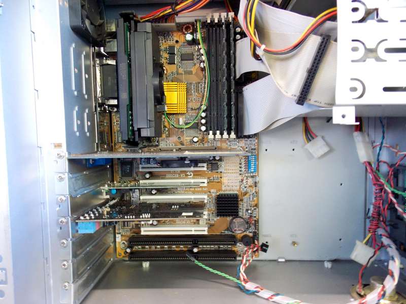 Gigabyte GA-BX2000 Pentium II 400Mhz 256mb 3DFX Voodoo Banshee