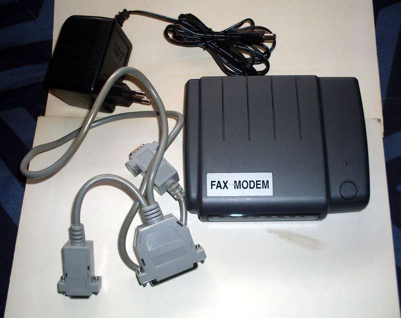 Fastlink Topix 56K V.90 External Fax/Data Modem (2001)