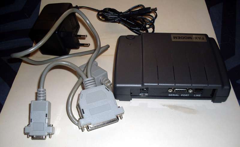 Fastlink Topix 56K V.90 External Fax/Data Modem (2001)