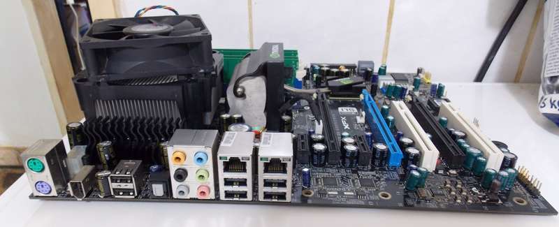 XFX NForce 680i SLI Socket 775 Intel Quad Q6600 4GB RAM (2007)