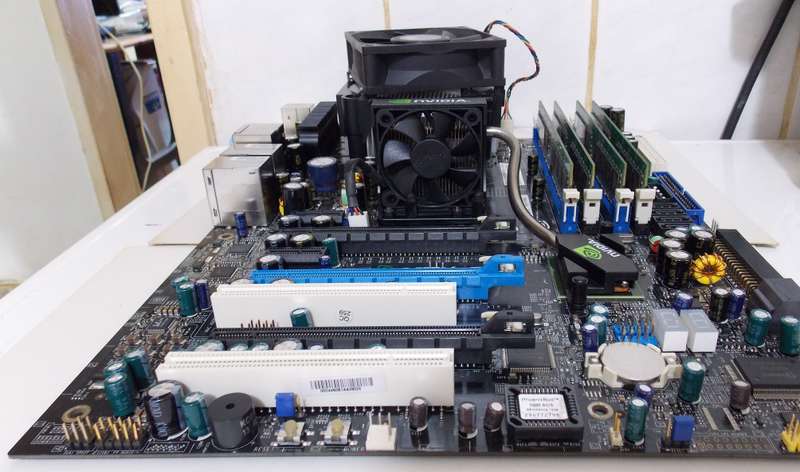 XFX NForce 680i SLI Socket 775 Intel Quad Q6600 4GB RAM (2007)