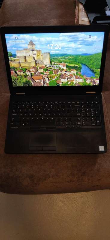 Dell Latitude E5570 Core i7 6820HQ, 256GB SSD, 8GB DDR4, AMD Radeon R7 Graphics