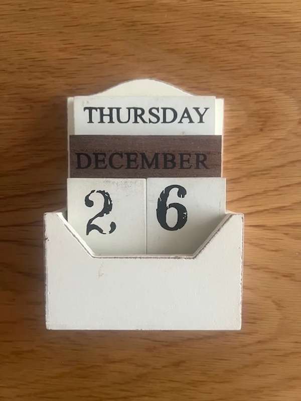 Used date desk calendar