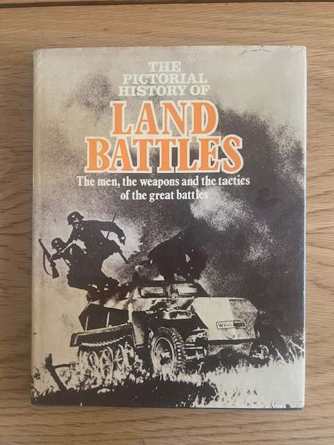 Book: The pictorial history of land battles (A Golden hands book). Alastair Revie
