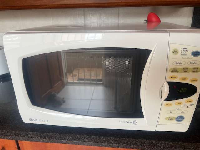 Used LG Microwave Model MG-604W Intellowave