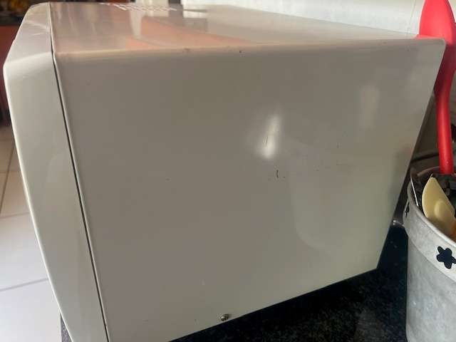 Used LG Microwave Model MG-604W Intellowave