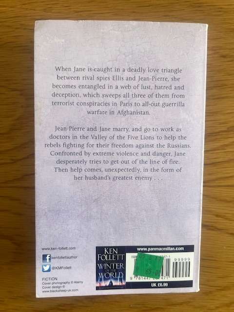 Book: Ken Follett - Lie down with lions.