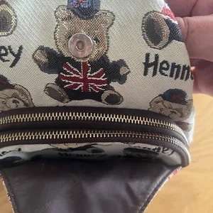 Henney Bear Bag (H-060 HENNEY PASSWORD range)