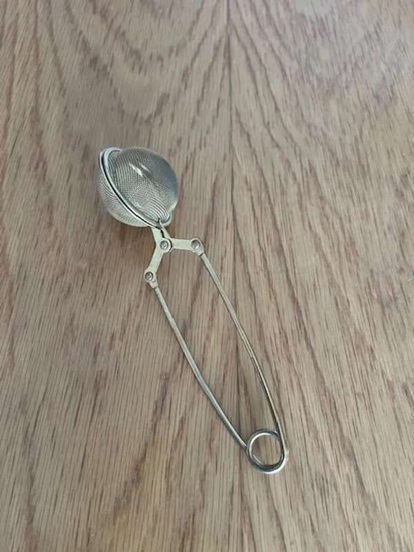 Vintage stainless steel tea strainer/infuser
