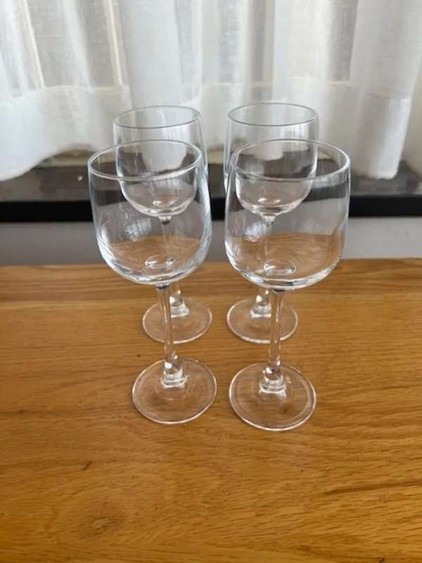 Set of 4 used sherry glasses