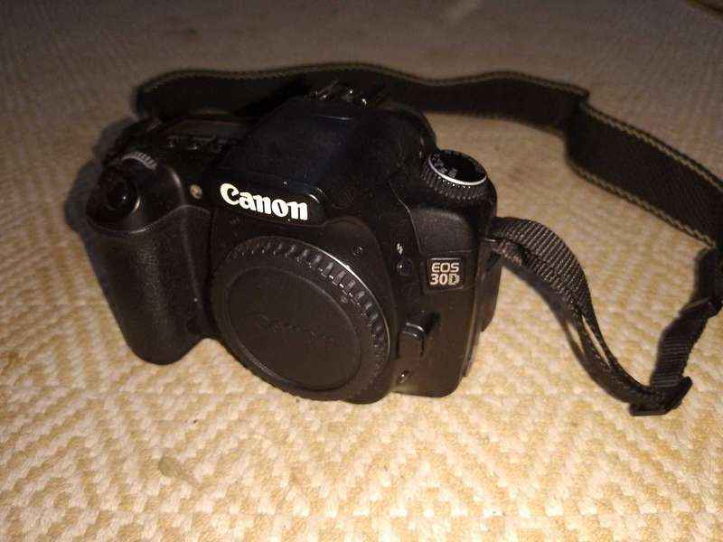 Canon 30D DSLR camera