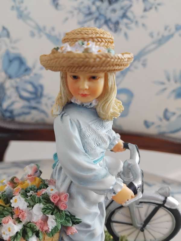 V.Rare Leonardo Collection - figurine Christine Haworth - The bicycle Ride