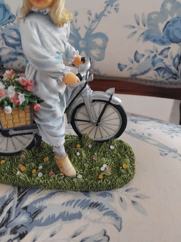 V.Rare Leonardo Collection - figurine Christine Haworth - The bicycle Ride