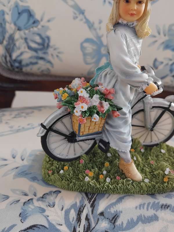 V.Rare Leonardo Collection - figurine Christine Haworth - The bicycle Ride