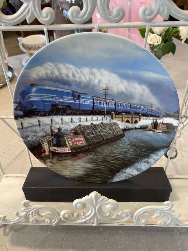 Memories in Motin by Davenport Pottery "Winter Greeting" - Plate No 4509D.