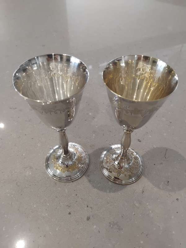 "BEAUTIFUL" Vintage pair Etched Silver-Plated - Cavalier made in England Goblet Retro Win Glass.