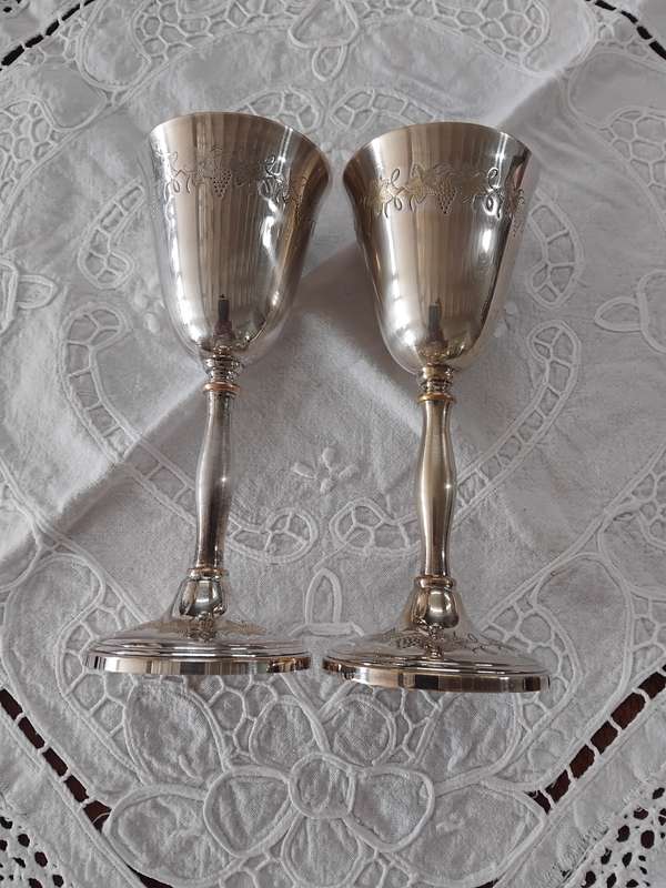 "BEAUTIFUL" Vintage pair Etched Silver-Plated - Cavalier made in England Goblet Retro Win Glass.