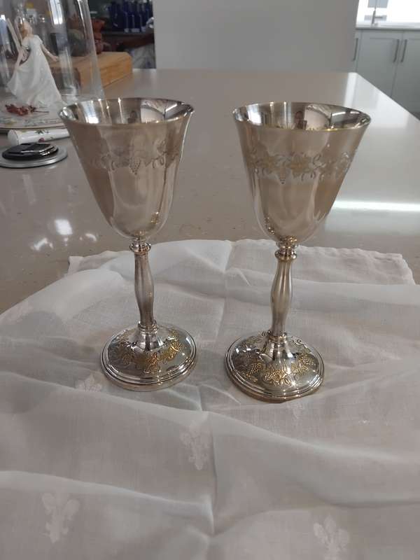 "BEAUTIFUL" Vintage pair Etched Silver-Plated - Cavalier made in England Goblet Retro Win Glass.