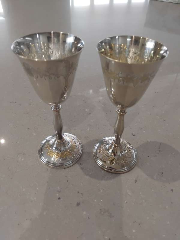 "BEAUTIFUL" Vintage pair Etched Silver-Plated - Cavalier made in England Goblet Retro Win Glass.