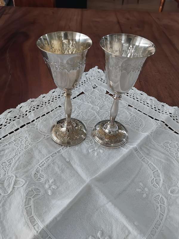 "BEAUTIFUL" Vintage pair Etched Silver-Plated - Cavalier made in England Goblet Retro Win Glass.