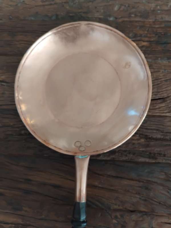 Beautiful Large Copper pan with metal hanging ring "Signed/Marks DE KLERK"