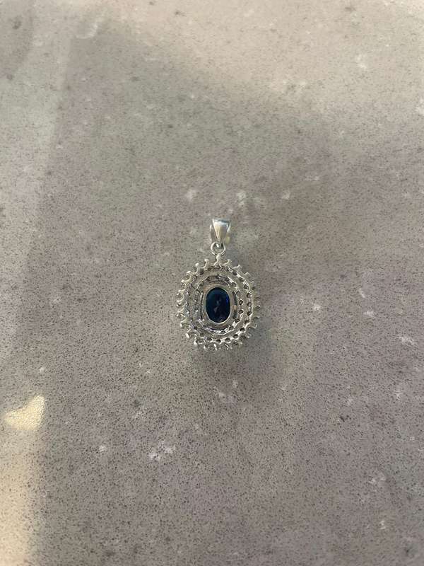 Delicate 925 silver chain with a 925 pendant/ large blue oval sapphire and clear gemstones (CZ)