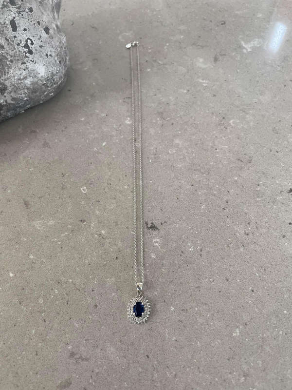 Delicate 925 silver chain with a 925 pendant/ large blue oval sapphire and clear gemstones (CZ)