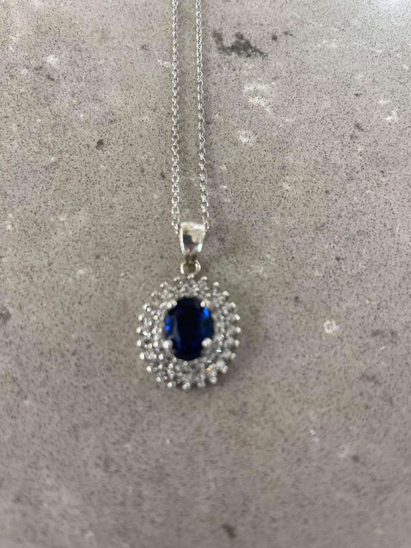 Delicate 925 silver chain with a 925 pendant/ large blue oval sapphire and clear gemstones (CZ)