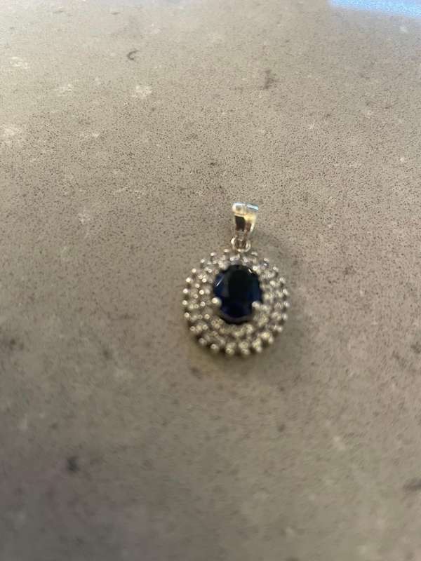 Delicate 925 silver chain with a 925 pendant/ large blue oval sapphire and clear gemstones (CZ)