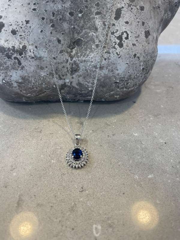 Delicate 925 silver chain with a 925 pendant/ large blue oval sapphire and clear gemstones (CZ)