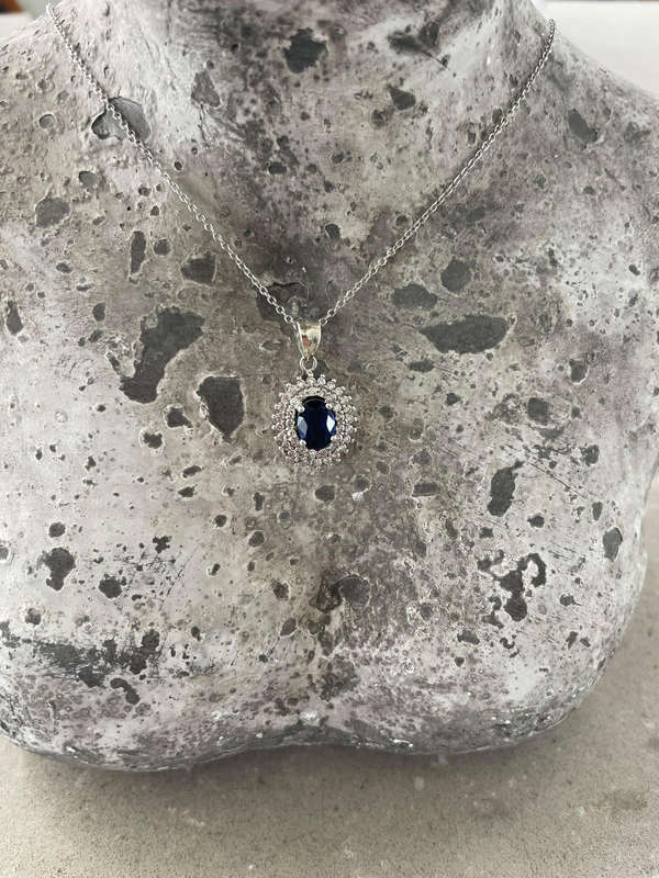 Delicate 925 silver chain with a 925 pendant/ large blue oval sapphire and clear gemstones (CZ)