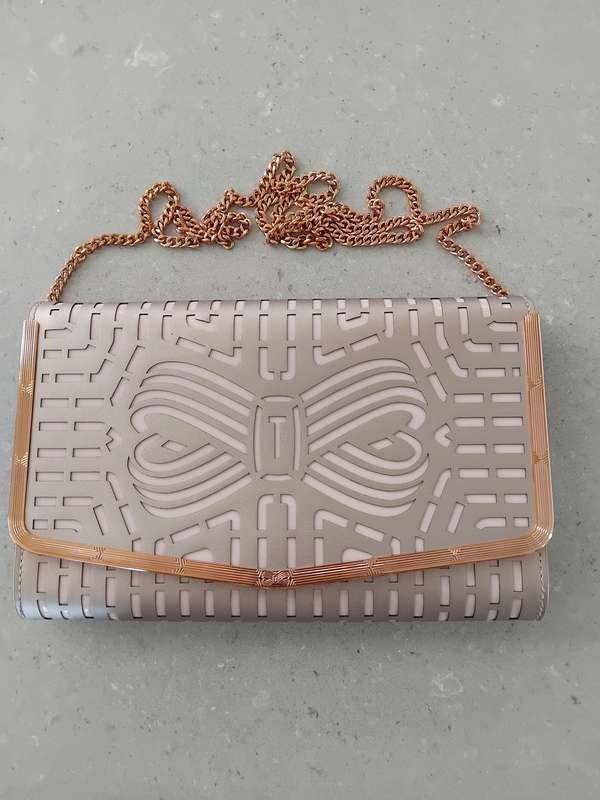 TED BAKER LONDON - Rose Gold Bree Cut Out Bow Clutch Handbag with removeable chain in original bag!