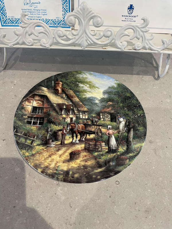 Wedgwood Limited Edition Collectors Plate - THE APPLE PICKERS - Box, COA and Booklet.
