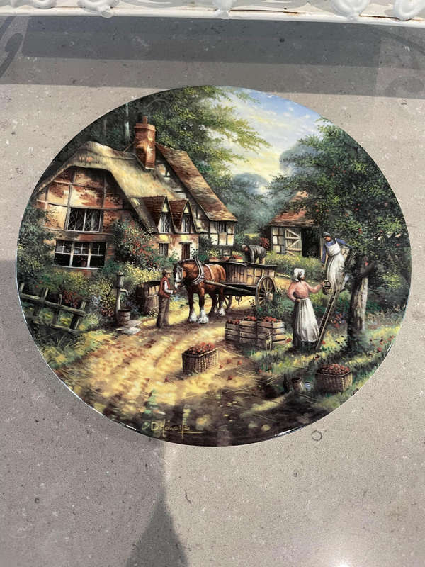 Wedgwood Limited Edition Collectors Plate - THE APPLE PICKERS - Box, COA and Booklet.