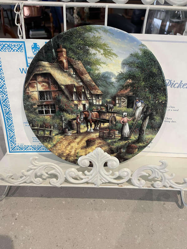 Wedgwood Limited Edition Collectors Plate - THE APPLE PICKERS - Box, COA and Booklet.